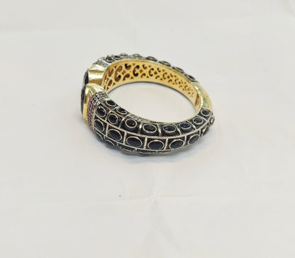 Black Stone Round Shape Golden Black Polish Single Kundan Kada Jewellery Set